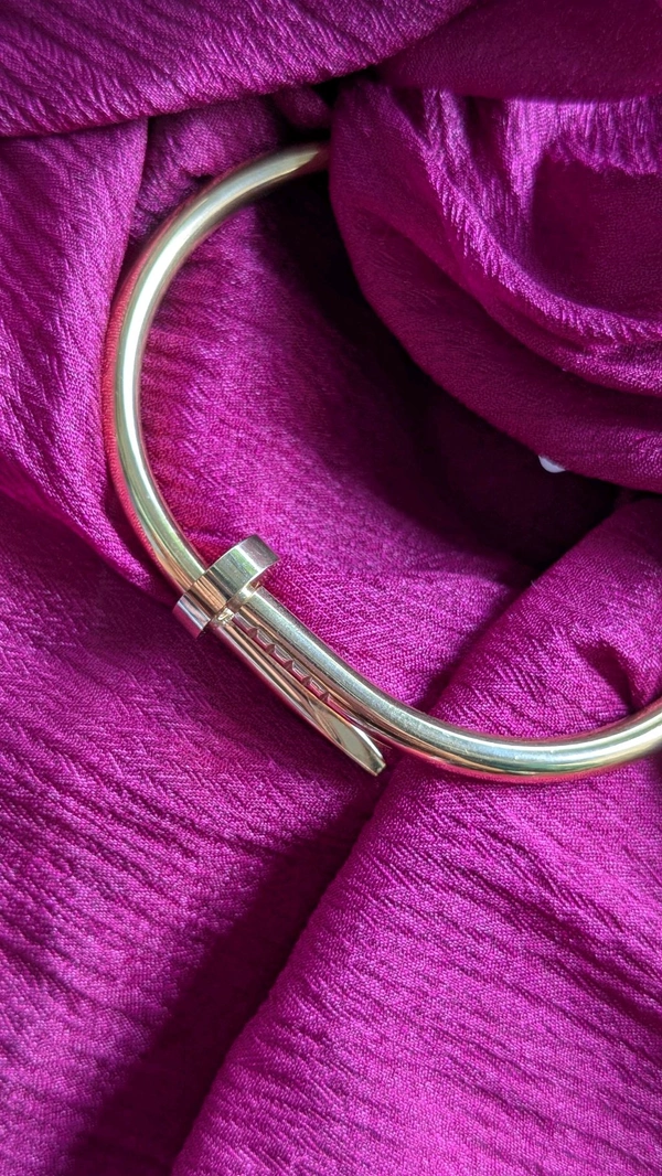Nail Bracelet Golden