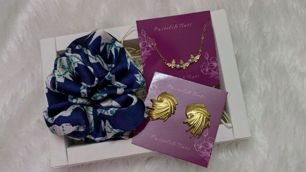 Mini Rakhi Hamper For Sister