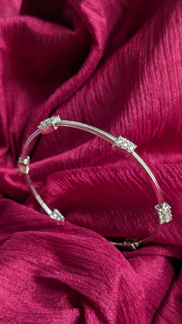 Divaa Silver Adjustable Bangle