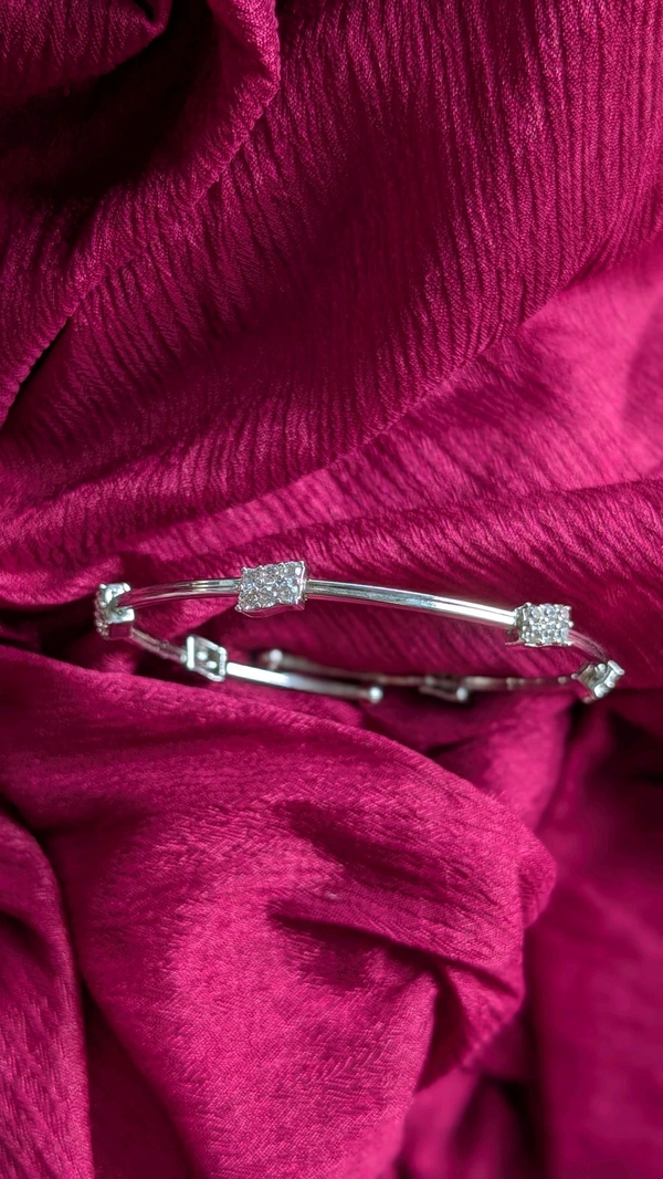 Divaa Silver Adjustable Bangle