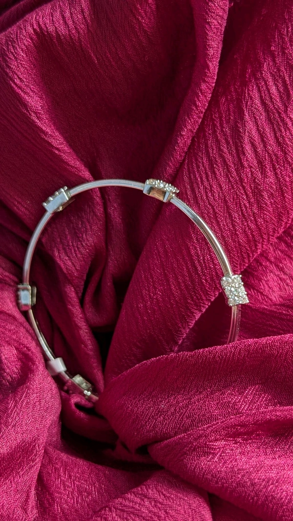 Divaa Silver Adjustable Bangle