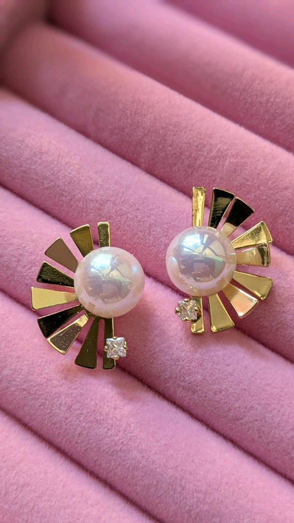 Fangirl Pearl - Gold