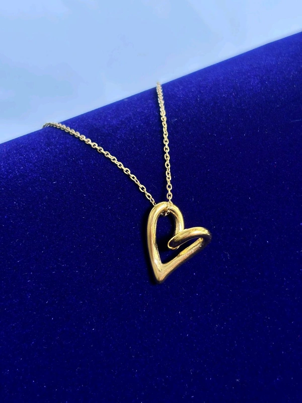 Dil Pendant Necklace 