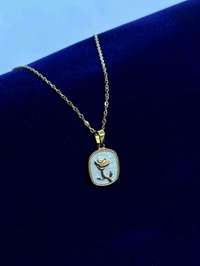 Rose Carved pendant Necklace 