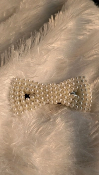 CD K Pearl Hairclip 