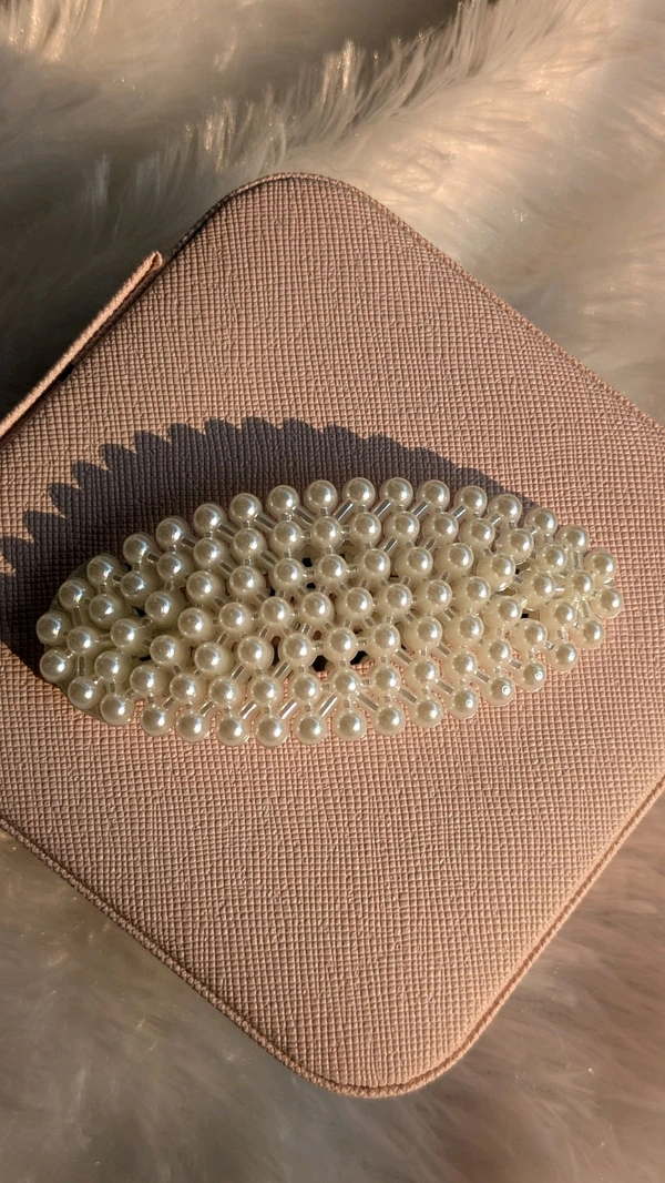 Leaf K Pearl Hairclip 