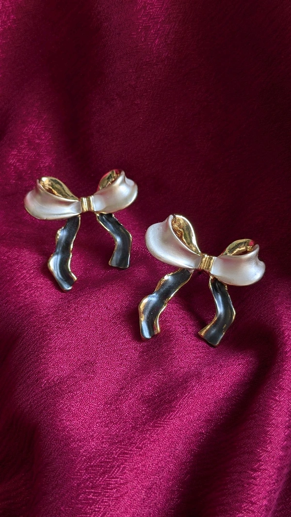 Bow Earring