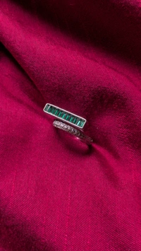 Sparkling Emerald Ring 