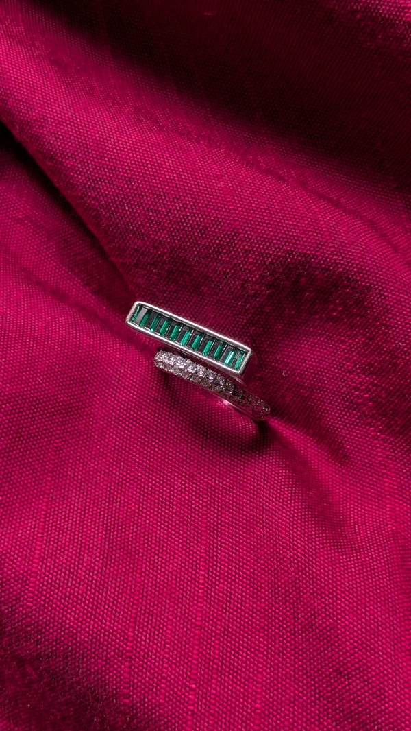 Sparkling Emerald Ring 