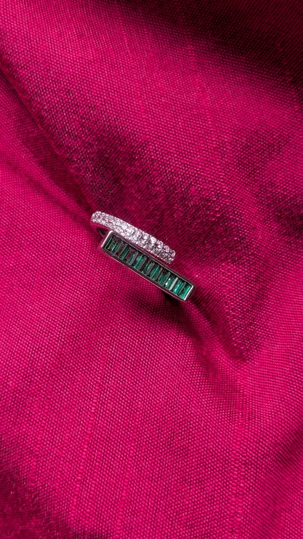 Sparkling Emerald Ring 
