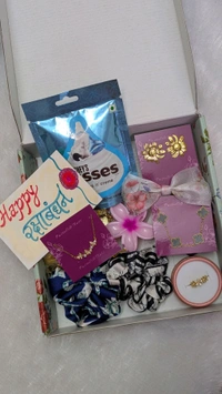 Luxe Rakshabandhan Gift Hamper For Sister 