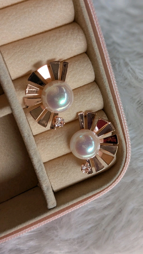 FanGirl Pearl Earrings - Rose Gold