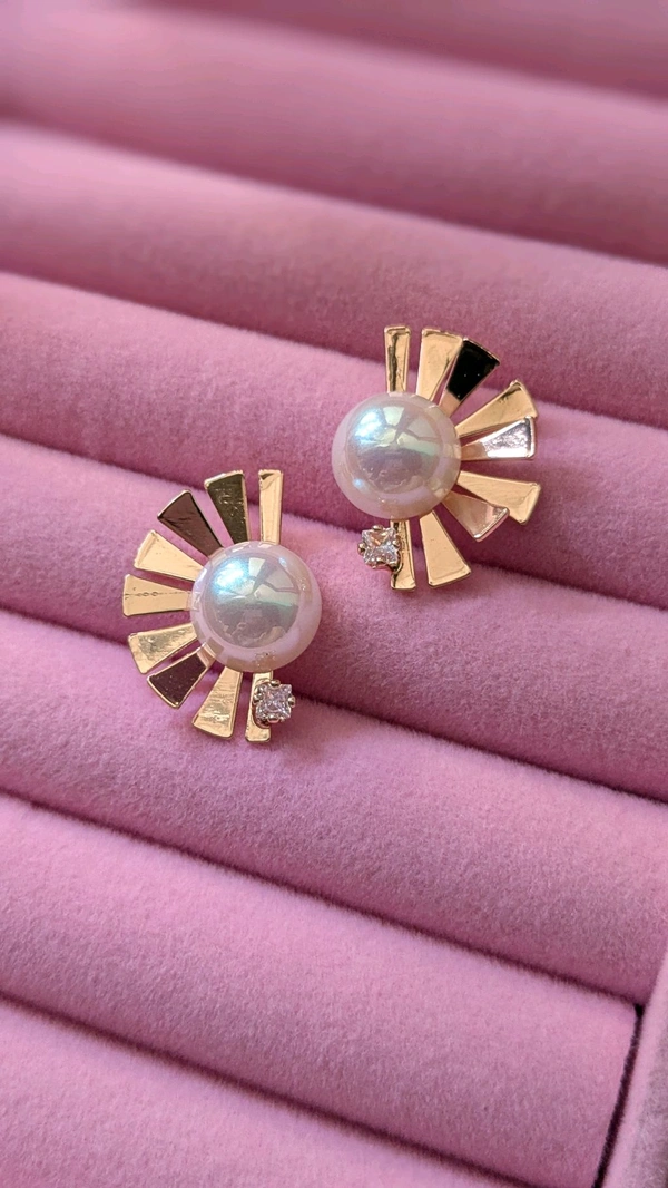 FanGirl Pearl Earrings - Rose Gold