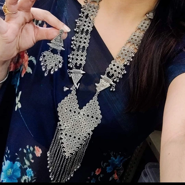 Long Necklace In Black Tone