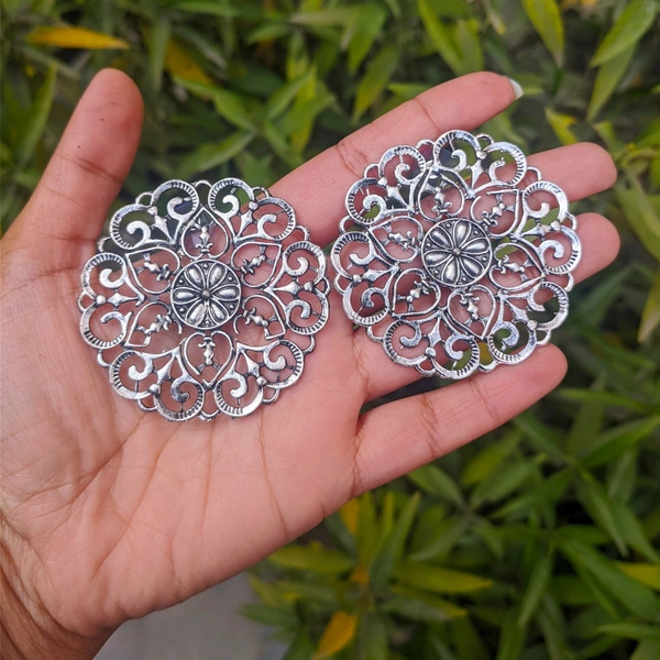 Jumbo Studs