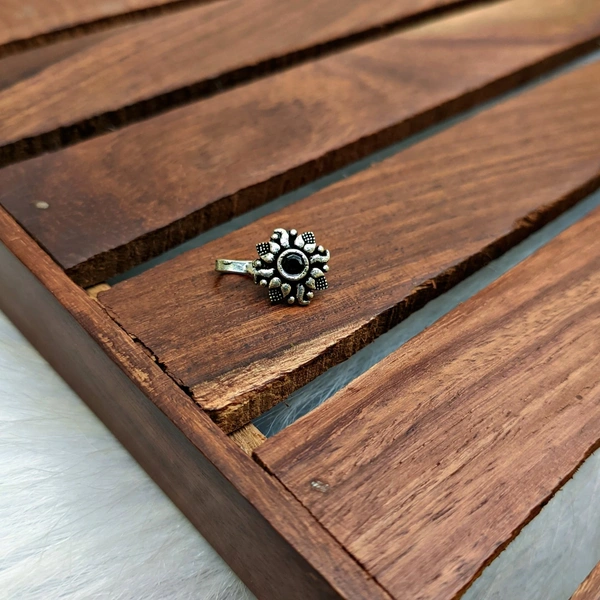 Curly Pattern Nosepins - green