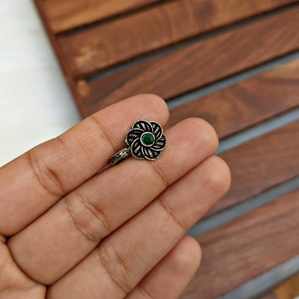 Overlapping Flower - green 
