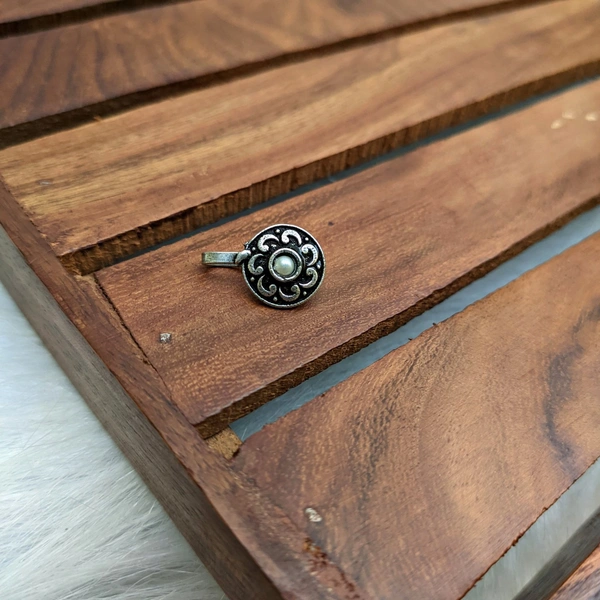 Round Engraved Nosepin - green