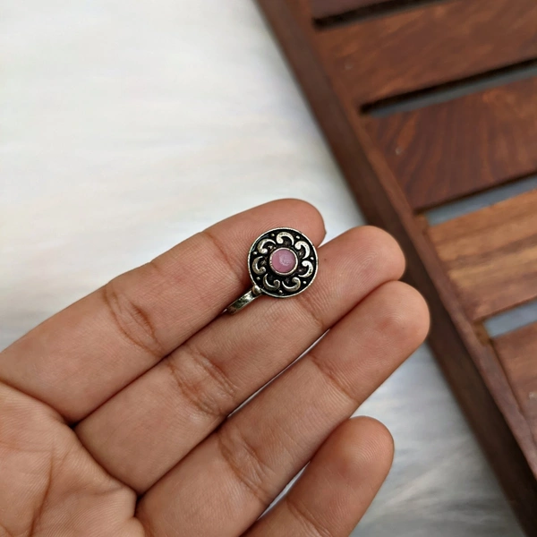 Round Engraved Nosepin - green