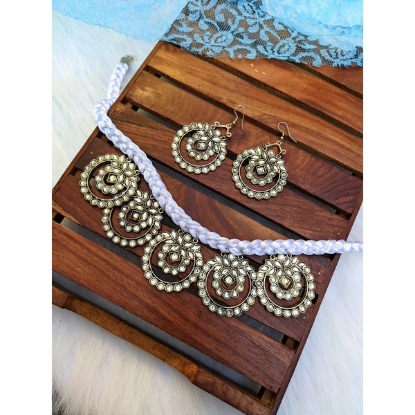 Thread Necklace - white