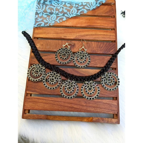 Thread Necklace - black