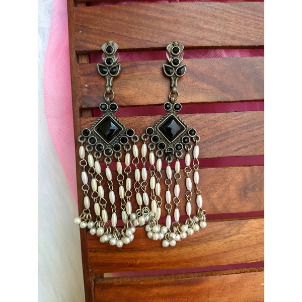 Antique Look Long Earrings  - black 