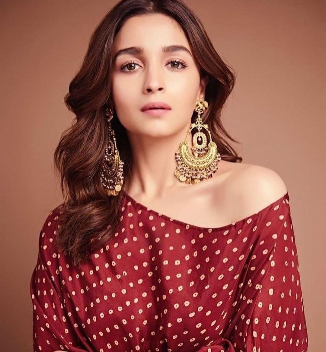 Did you notice Alia Bhatt's fabulous earrings collection in Rocky-Rani  teaser? We did, and loved it - India Today