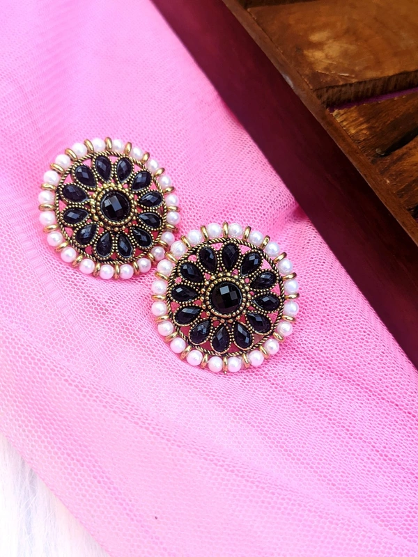 Black Studs 