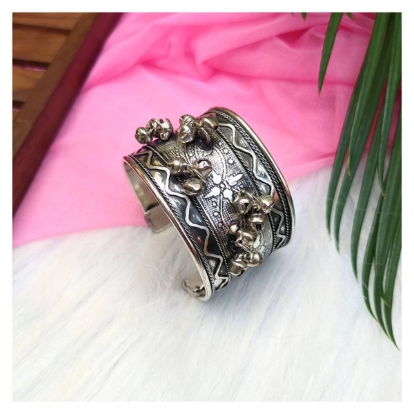 Broad Bracelet With Ghungroo 