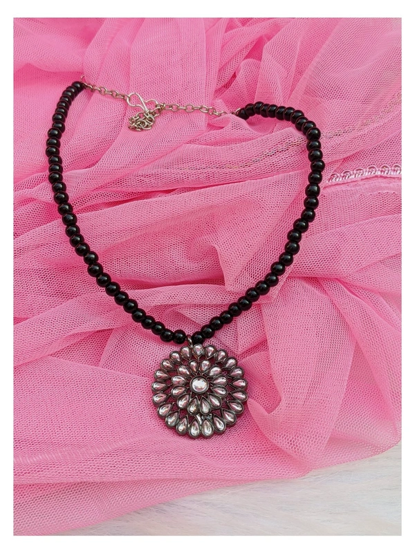 Black Beads Necklace 