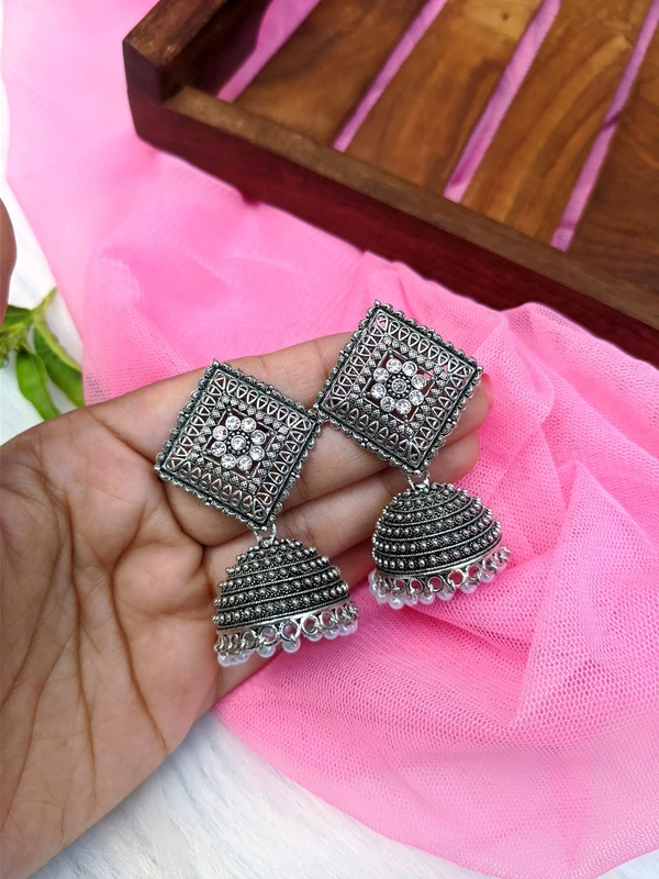 Square Jhumki 