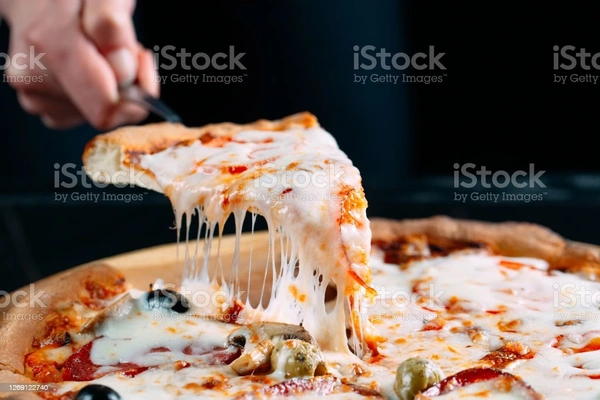 Spc Cheeze Paneer Pizza With Mozzarella Cheese 