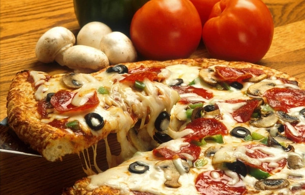 Mozzarella Cheese Onion Cheeze Pizza 
