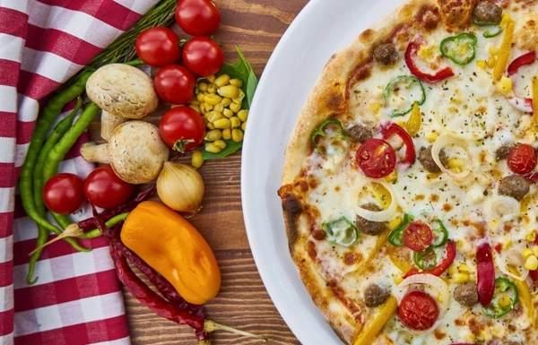 Mozzarella cheese Paper And Paneer Pizza