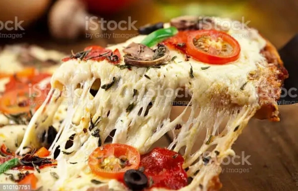 Mozzarella cheese  Tomato And Paneer Pizza