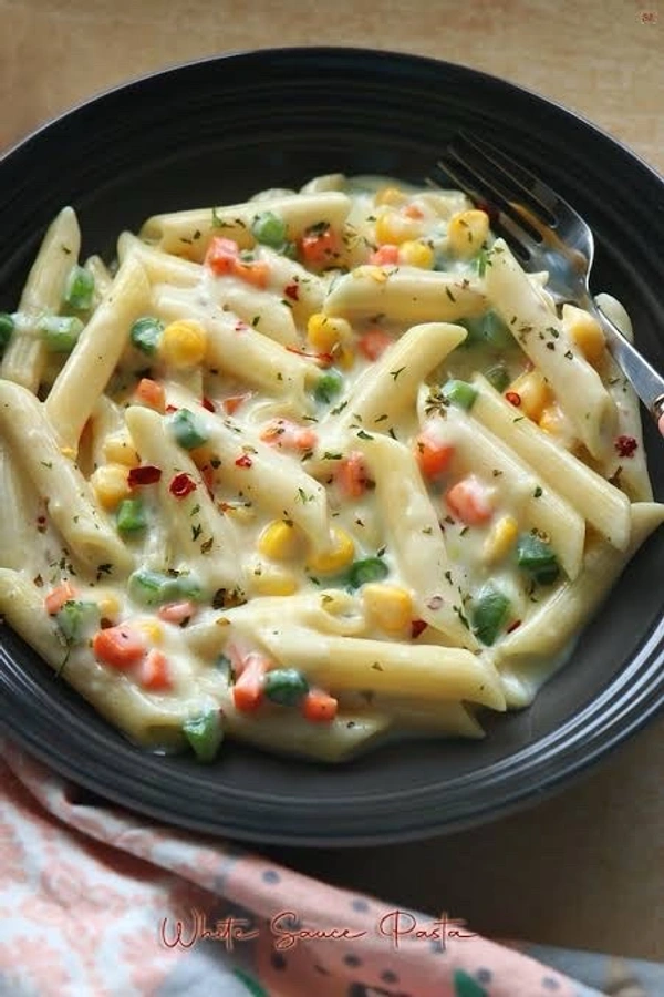 White Sauce Cheese  Pasta 