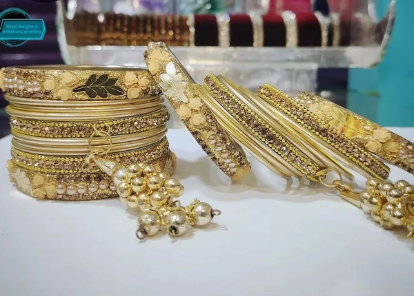 Traditional Chuda Set With Jhumki - Golden , 2-6