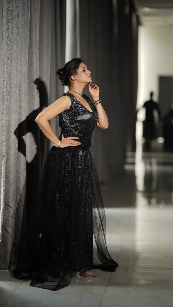 Purva's Closet Black Sequined Evening Dress With Detachable Trail - Black, freesize