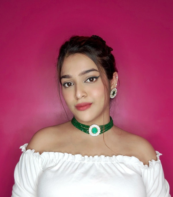 Green Handmade Choker Necklace With Earring. - Green