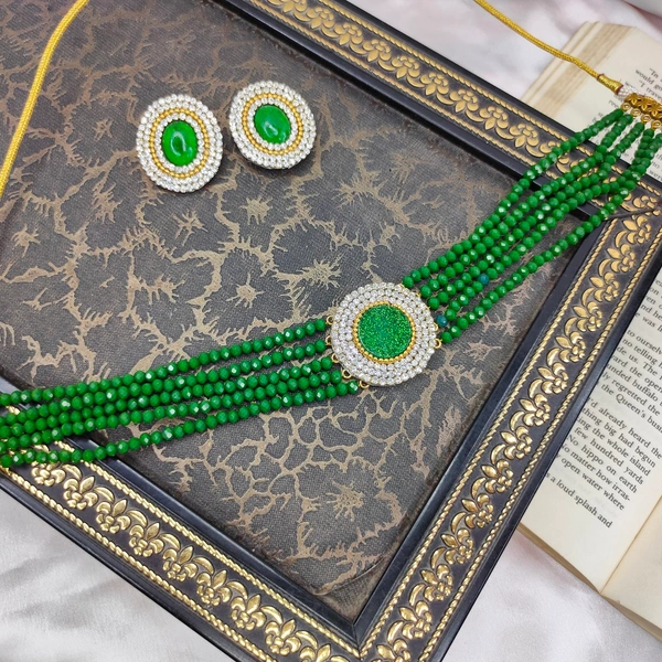 Green Handmade Choker Necklace With Earring. - Green