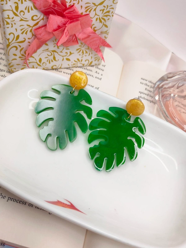 Be-Leaf Earring - Resin Art Handmade. 