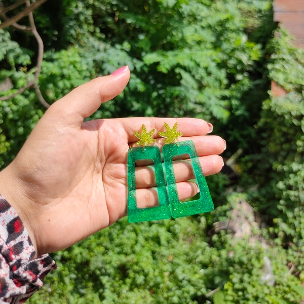 Leafy Love - Resin Art Earring