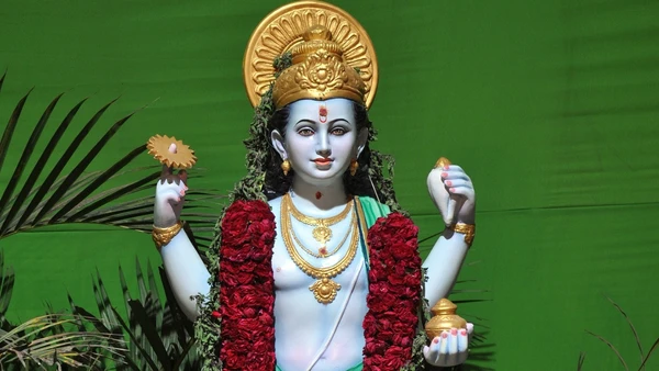 Shree Dhanvantari- The God of Ayurveda 