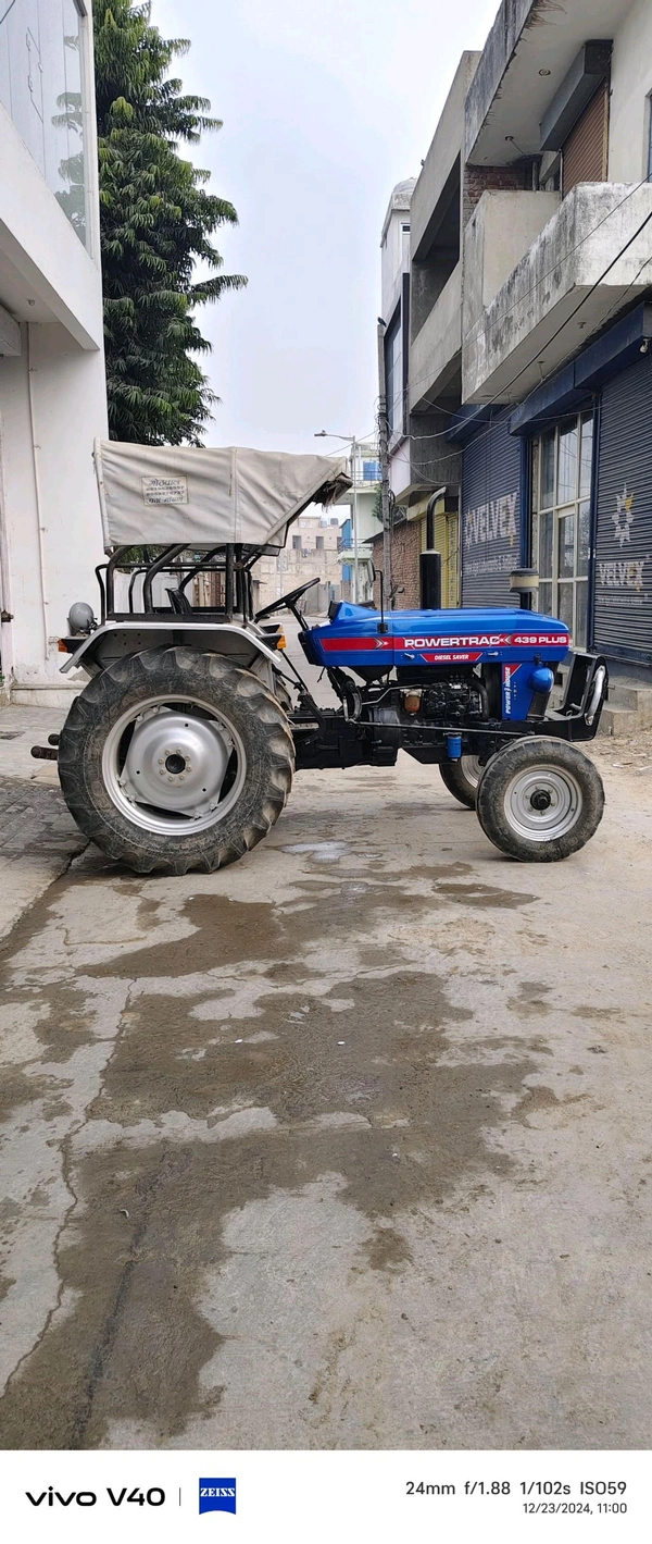 Powertrac 439 पॉवर हाउस 45 Hp