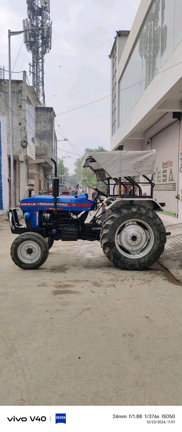 Powertrac 439 पॉवर हाउस 45 Hp