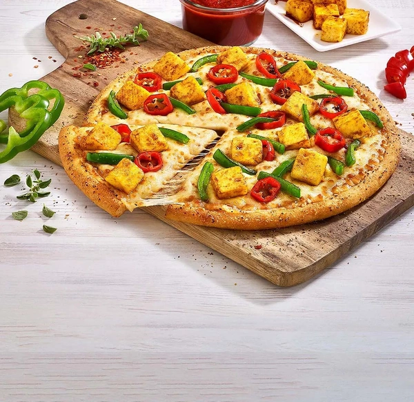 Peppy Panner - Regular (7inches) Serves 1, Flavorful trio of juicy paneer, crisp capsicum with spicy red paprika